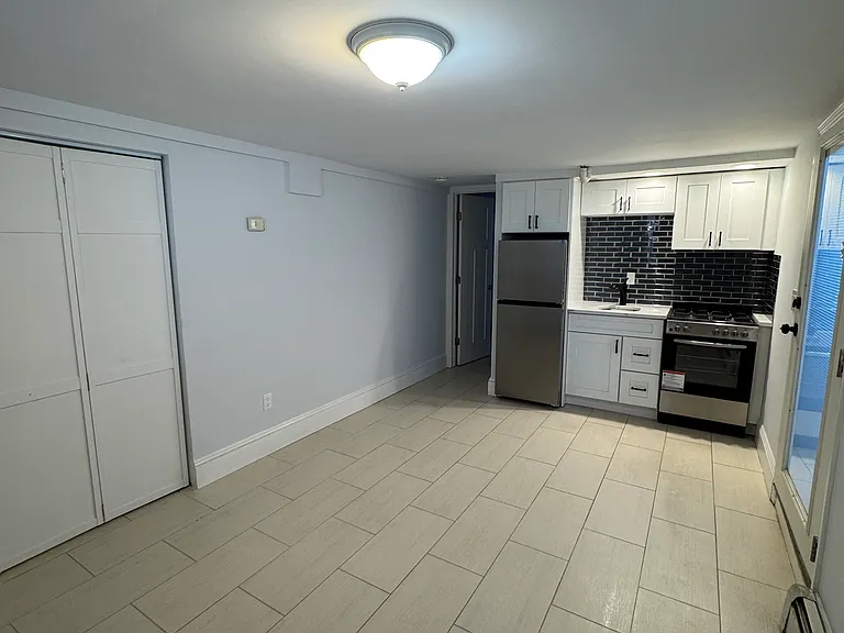 19 Illinois Ave — Photo 2