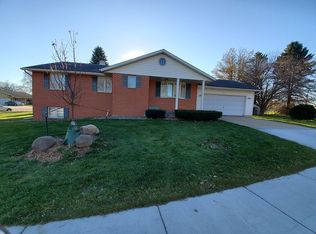 101 Grandview Dr, Sun Prairie, WI 53590
