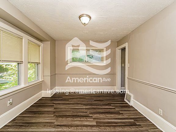 1132729_004_dining_room_4.jpg