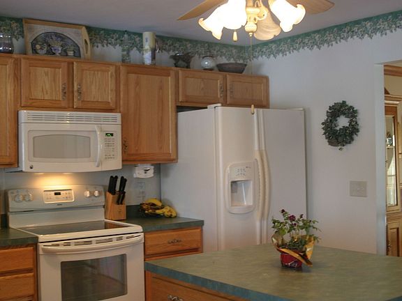 Kitchen has Center Island