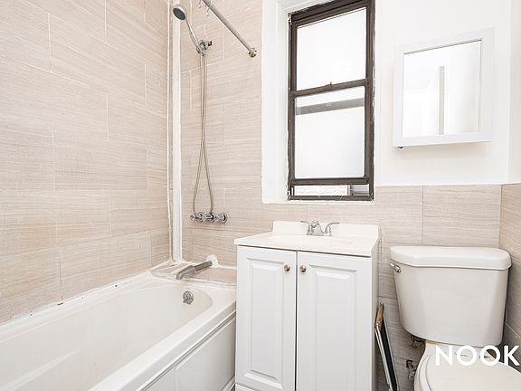 4th image of 1164 Pacific St #B6