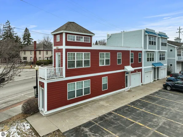 307 E 8th St, Traverse City, MI 49684