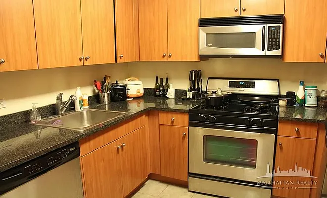 Rented by Manhattan Realty Group | media 50