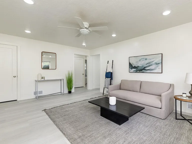 367 Grove Creek Dr — Photo 2