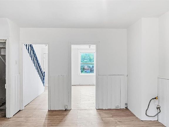 4th image of 25 Albemarle St