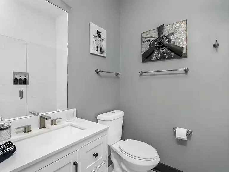 2723 Alameda St — Photo 15