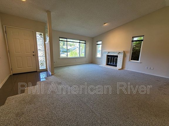 3rd image of 124 Blue Water Cir