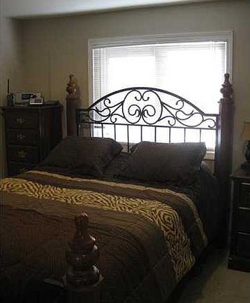 4th image of 828 W Idlewild Dr