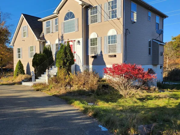 1005 Cricket Ln, Long Pond, PA 18334