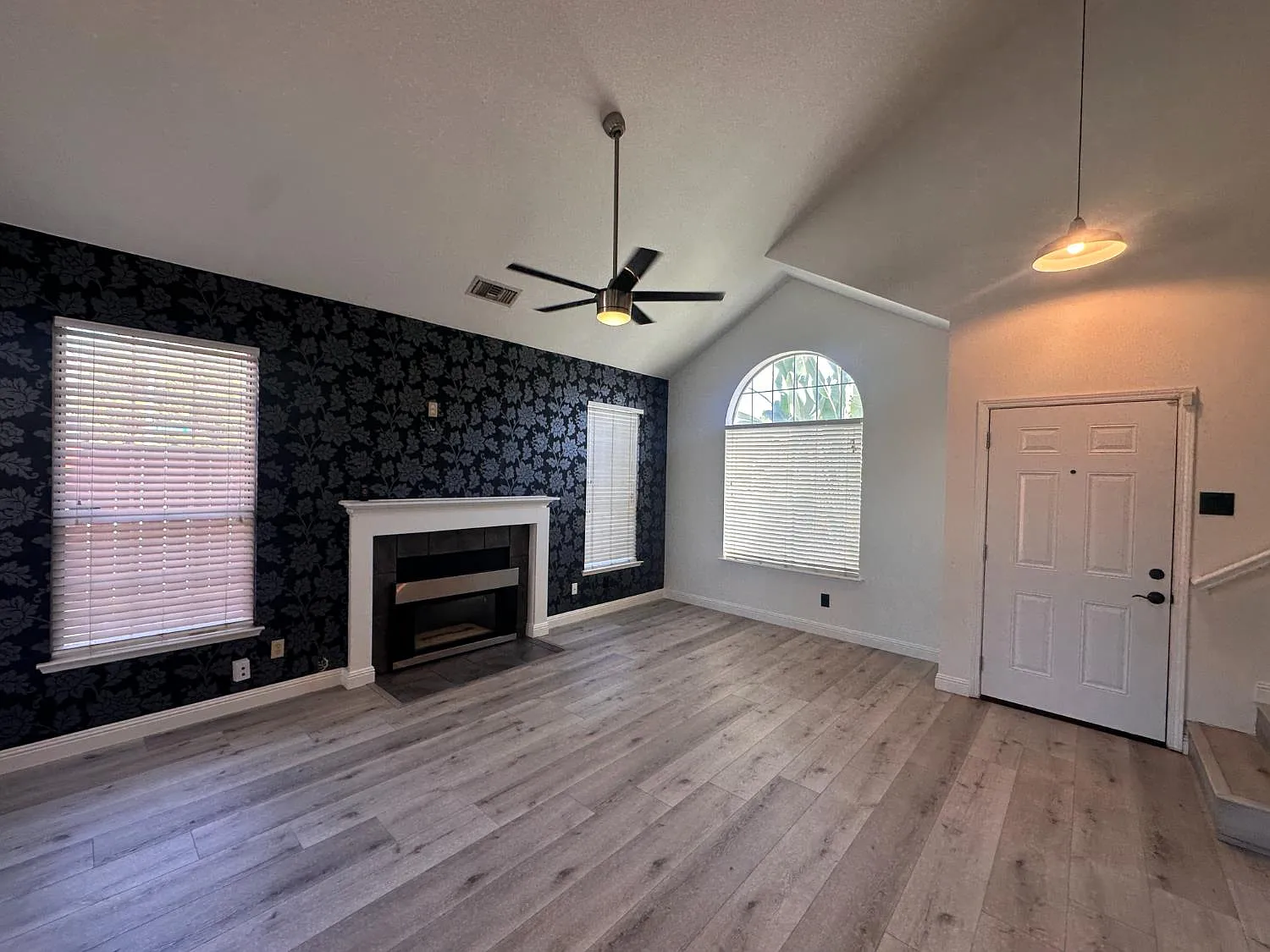 3 bed, 1418 sqft, $2,400 — Photo 4