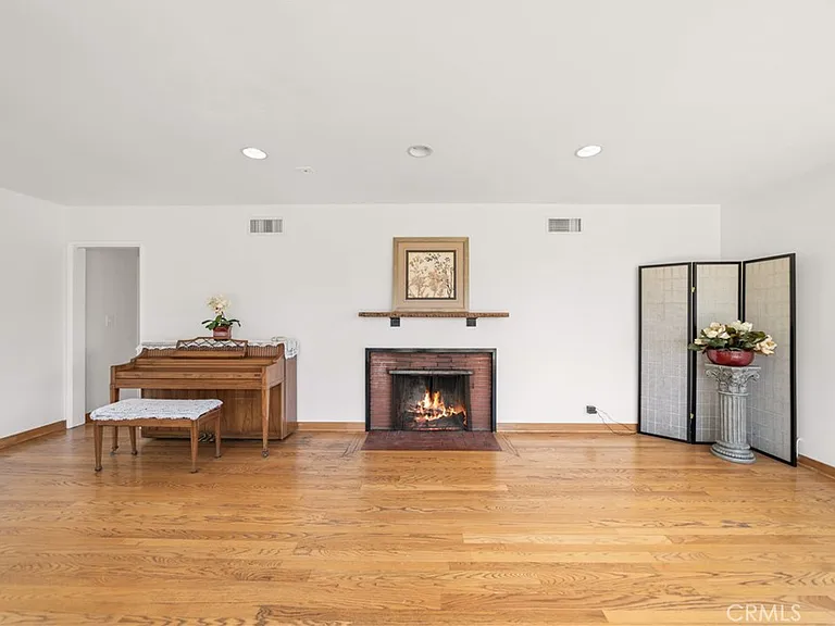 1033 S Isabella Ave — Photo 21