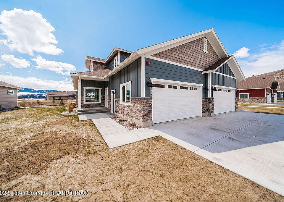 1st image of 101 Creekside Ln