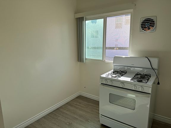 4th image of 2980 Mission Blvd APT 7