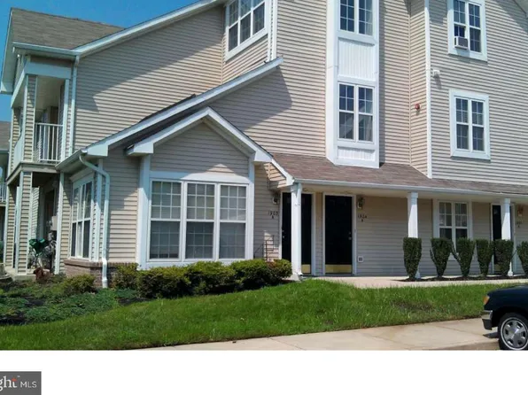 1904 Saxony Dr #B, Mount Laurel, NJ 08054