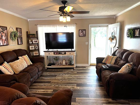 3rd image of 1916 Marthaler Ln