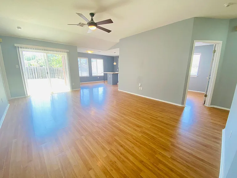 2501 Willow Way — Photo 4
