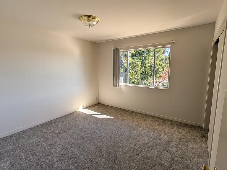 Southshore Gardens Apartments — Photo 5