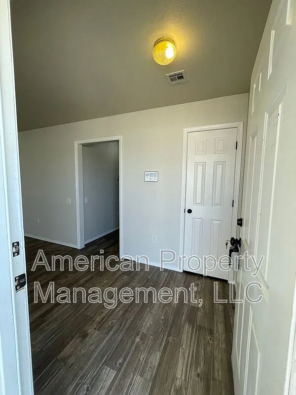 3 bed, 2.0 bath, 1635 sqft, $1,595 — Photo 3