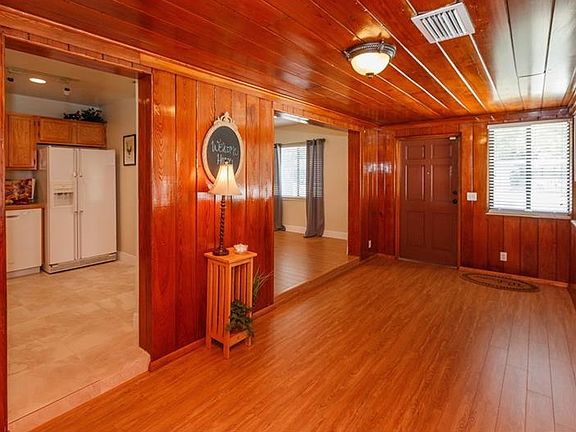 3rd image of 4923 Magnolia Ave