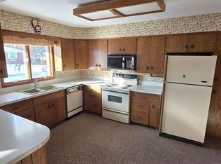 134 N Linden St, Dodge, NE 68633