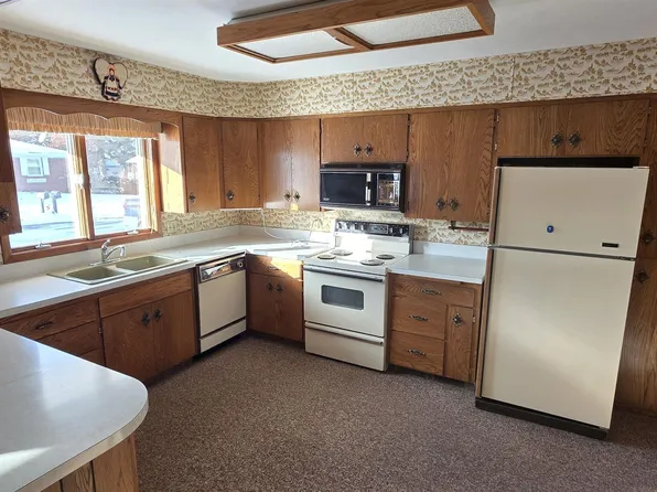 134 N Linden St, Dodge, NE 68633