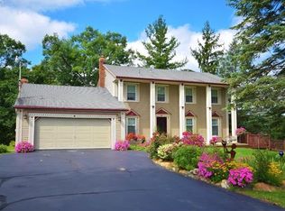 17420 Hickory Ridge Rd, Fenton, MI 48430