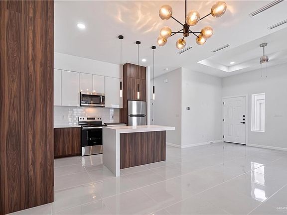2nd image of 613 Mountain Rd #20A