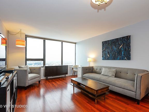 3rd image of 3930 N Pine Grove Ave APT 2810