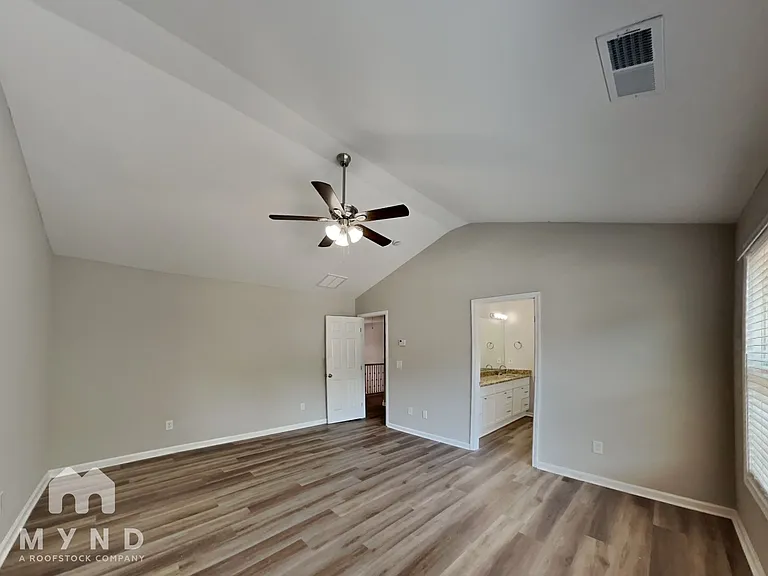 2250 Village Green Dr — Photo 13