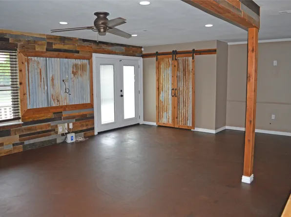 2024 Walker St, Granbury, TX 76048