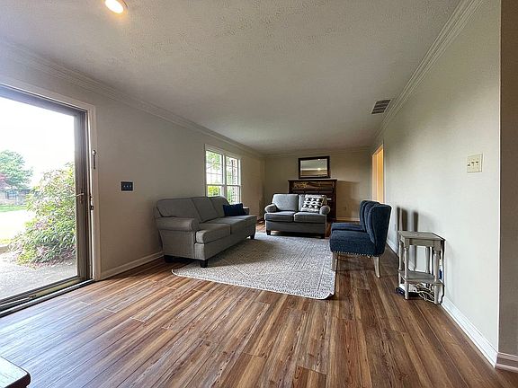 4th image of 4008 Court Dijon