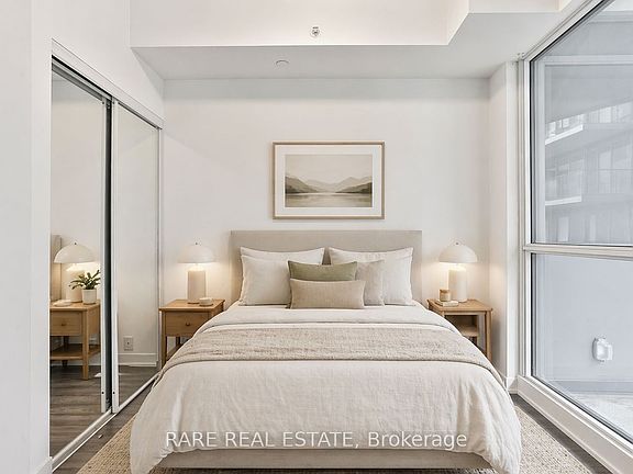 3rd image of 10 Park Lawn Rd #422
