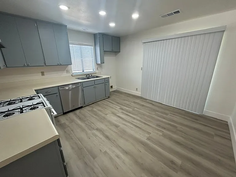 1136 W Damron Ave — Photo 17