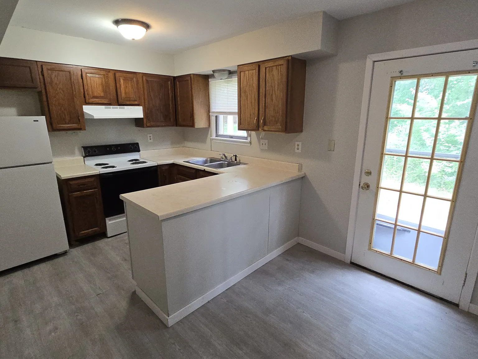 2 bed, $850 — Photo 1