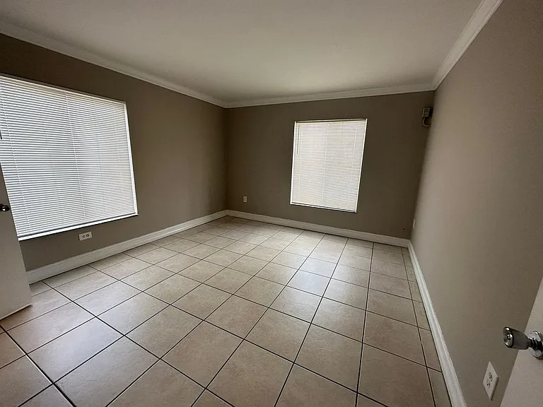 1830 Maravilla Ave #202 — Photo 6