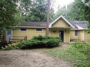 12163 Beach Dr, Charlevoix, MI 49720