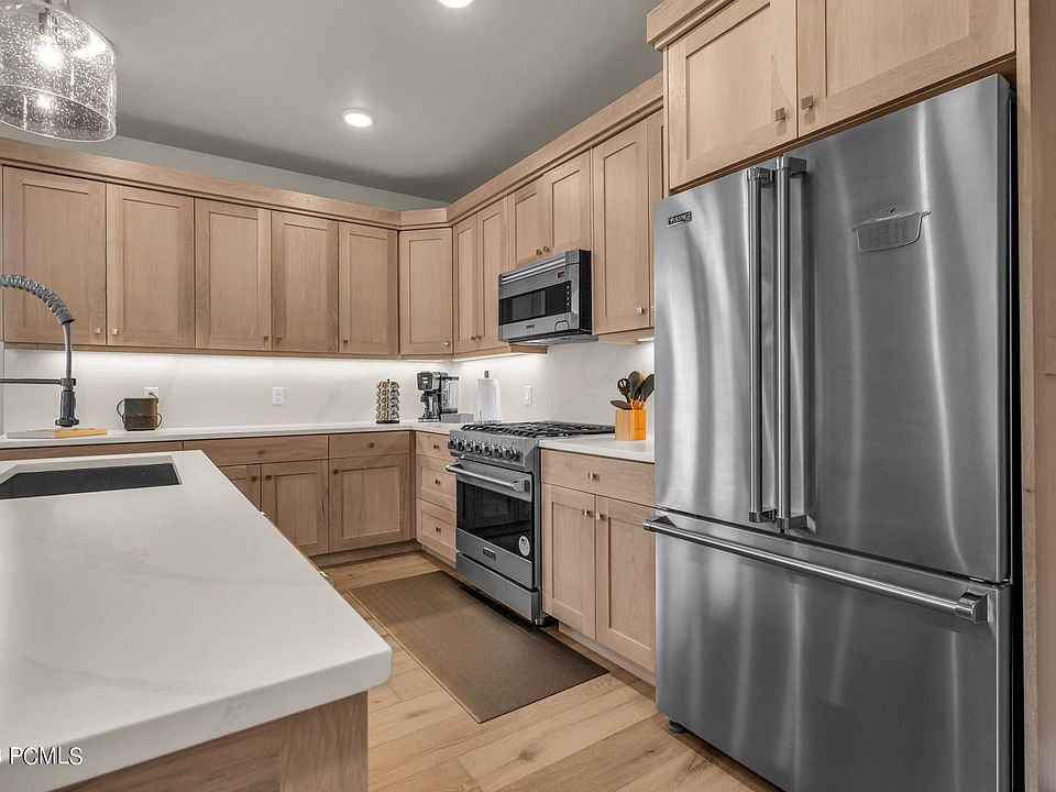 1st image of 1114 Helling Cir #202