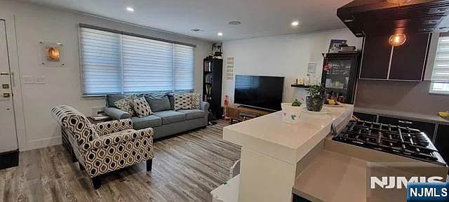 2 bed, 2.5 bath, $4,000 — Photo 3