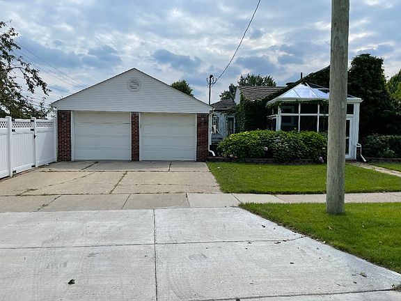 3rd image of 3874 Ravena Ave