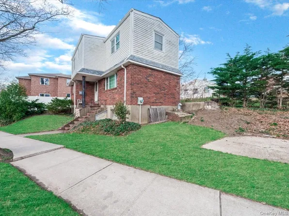 252-15 Horace Harding Expy, Little Neck, NY 11362