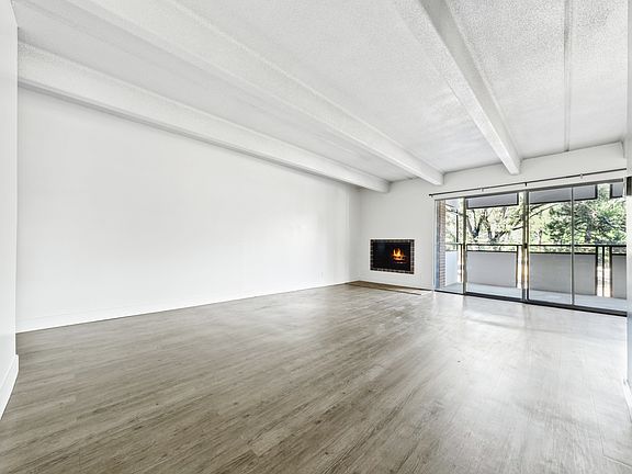 5th image of 107 W Cheyenne Rd #704