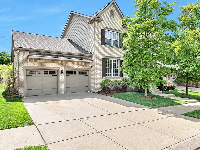 1001 Ryecroft Ln — Photo 2
