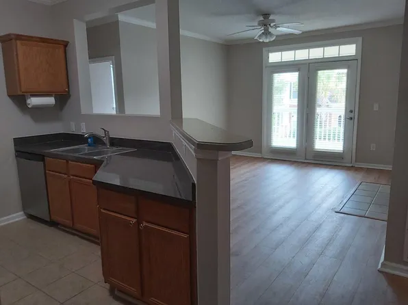 45 Sycamore Ave APT 222, Charleston, SC 29407