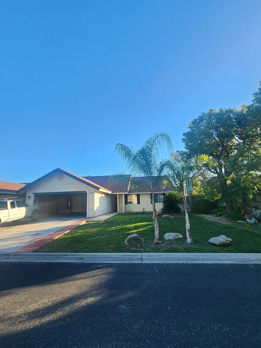 2649 Fowler Ave photo 1