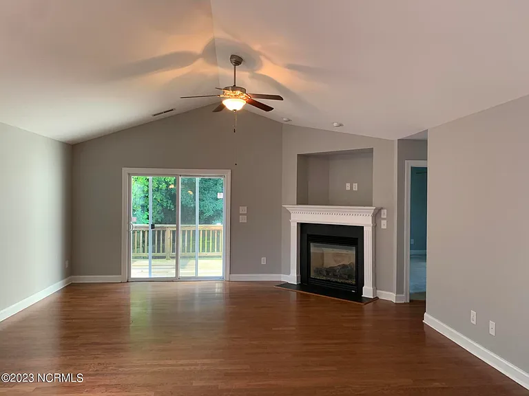 3152 Ruth Ct — Photo 3