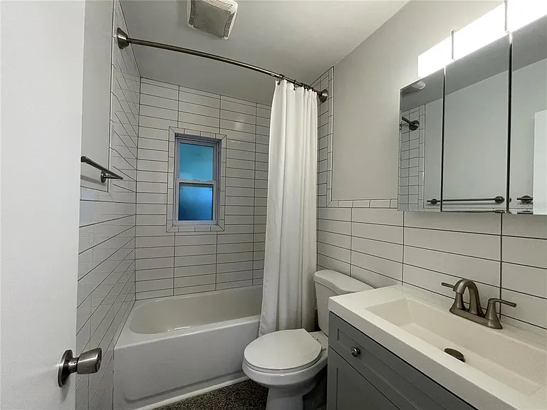 902 S Bruce St #B — Photo 17