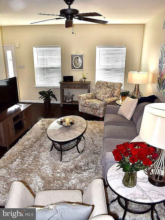 3 bed, 2.5 bath, 2100 sqft, $2,900 — Photo 3