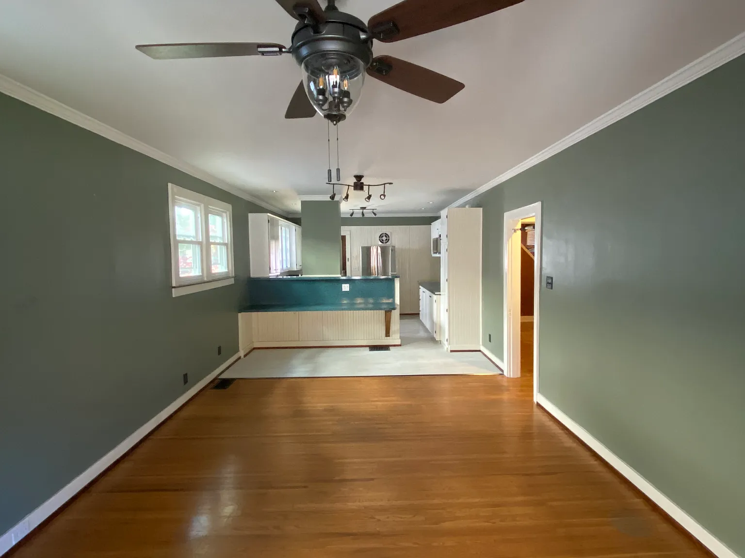 528 E Barbee Ave — Photo 2