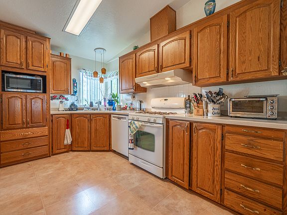 2nd image of 4601 Underwood Dr #266