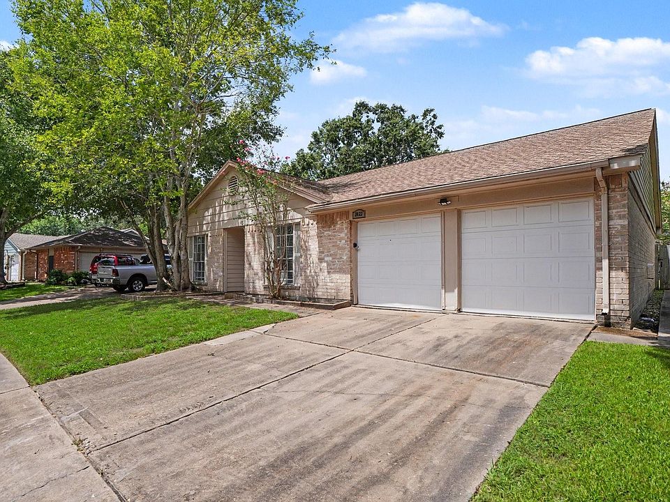 1st image of 2423 Crooked Ln